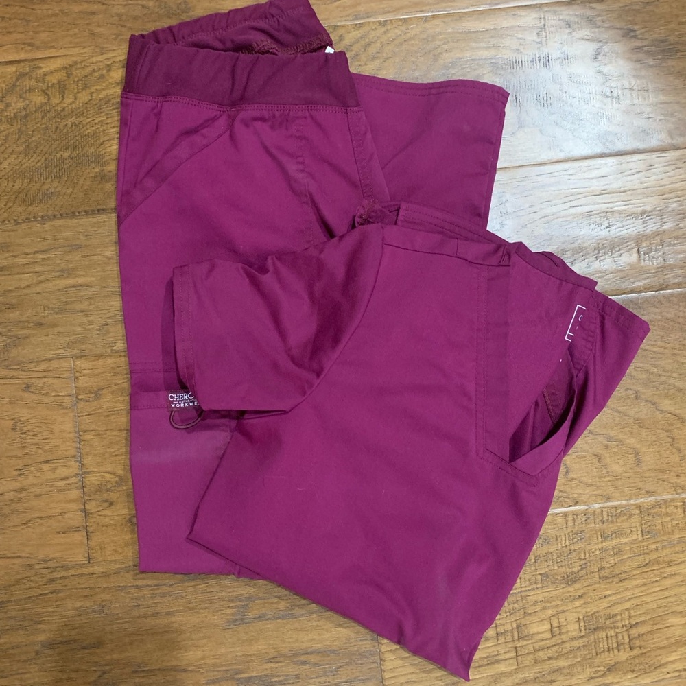 Cherokee revolution scrubs small top xs petite bottom plum